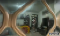 江宏杰妈妈抱孙子首露面 被媒体追问两个字回应