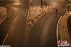 希腊新冠确诊超20万 防控新措施实施首个周末迎